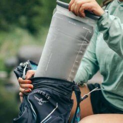 HydraPak Velocity IT 2 Liter Insulated Hydration Reservoir -CampMate Shop Velocity IT 2 Liter Ins Hydration Reservoir 3