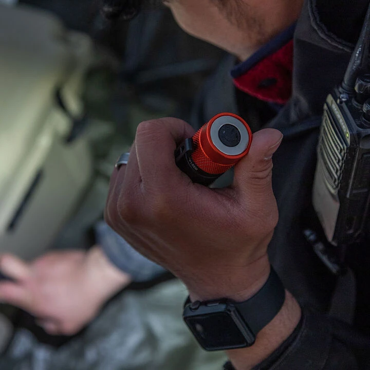 Blackfire Weatherproof 1000 Lumen 2-Color Rechargeable Flashlight - Image 4